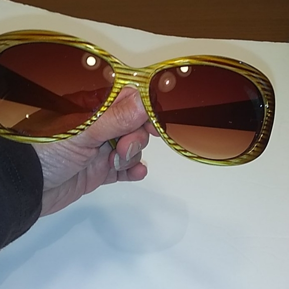Nine West sunglasses. - Picture 2 of 8